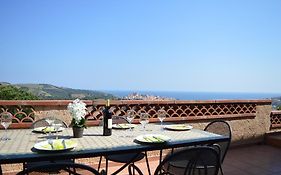 Villa superbe vue sur mer et sur la montagne jardin terrasses